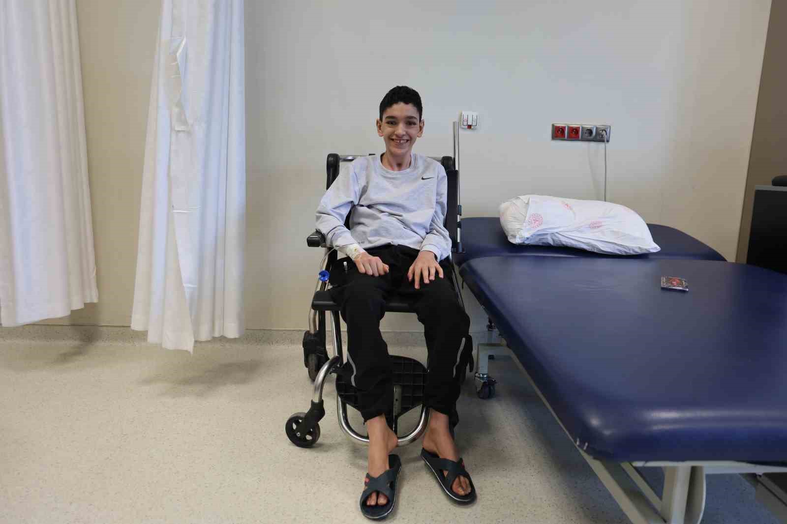 Nadir g&ouml;r&uuml;len hastalığa yakalanmıştı, başarılı ameliyatların ardından sağlığına kavuştu
