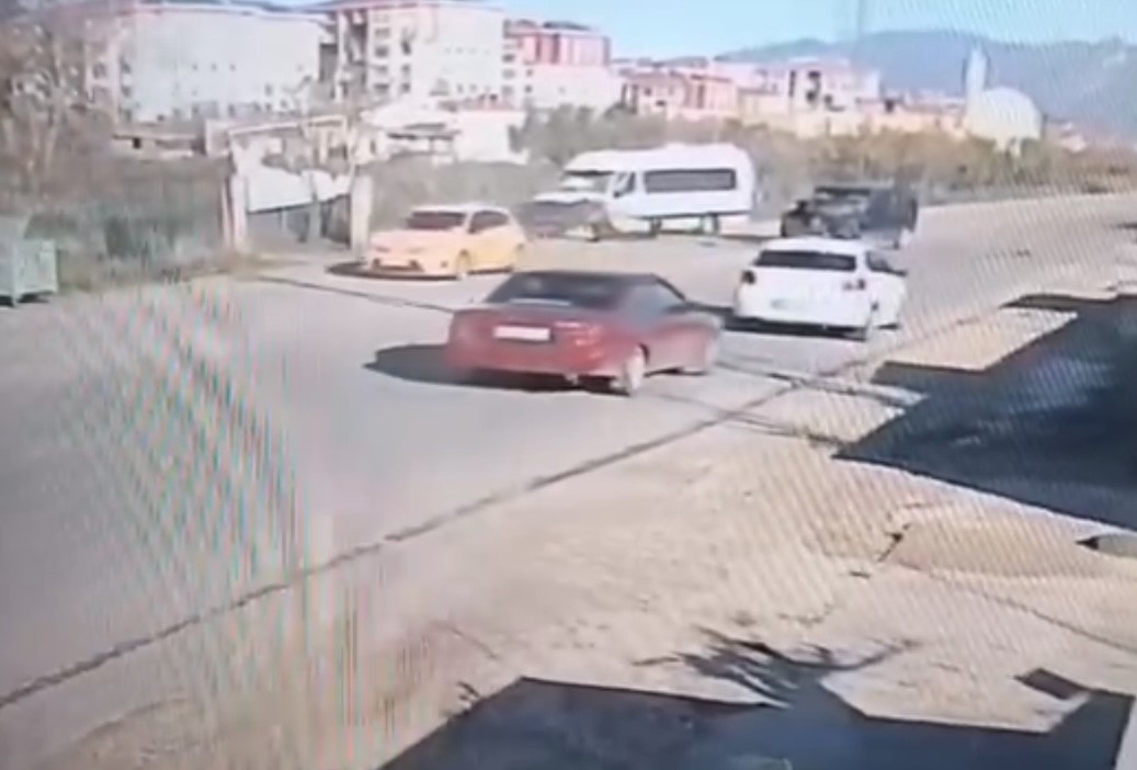 Osmaniye&rsquo;de 7 kişinin yaralandığı kaza kamerada
