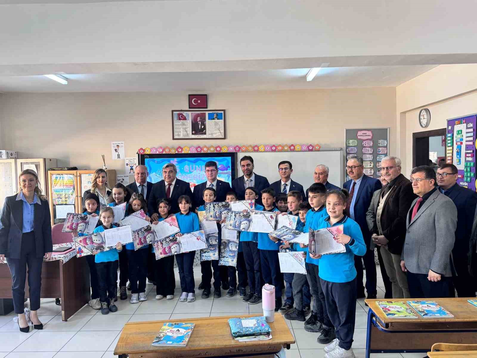 Afyonkarahisar&rsquo;da 143 bin &ouml;ğrenci yarıyıl tatiline girdi
