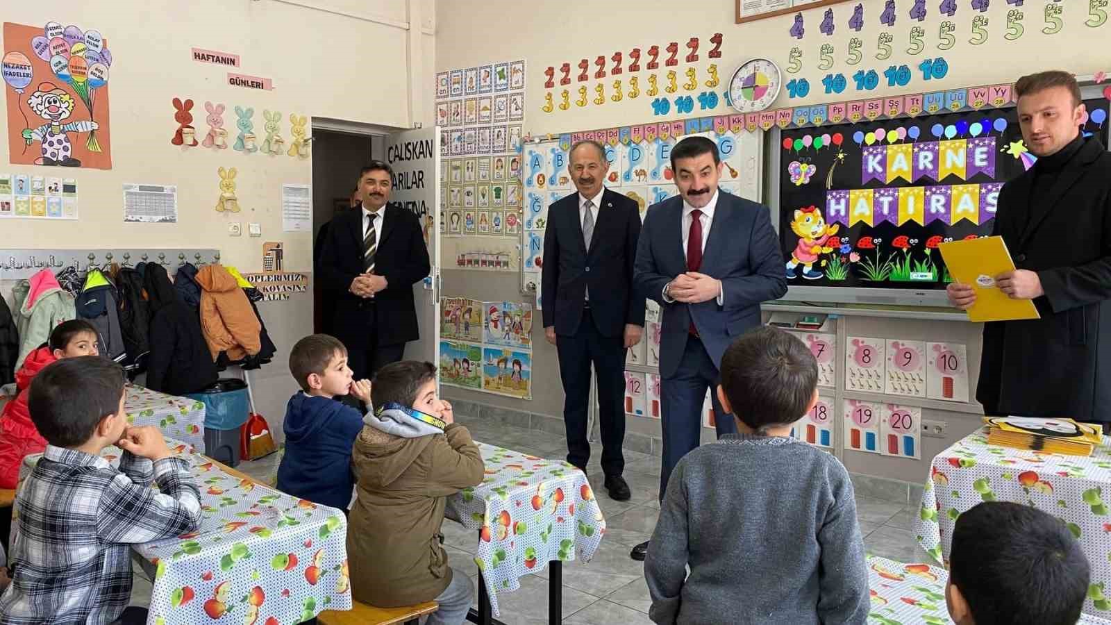 Arpa&ccedil;ay&rsquo;da &ouml;ğrencilerin karne heyecanı
