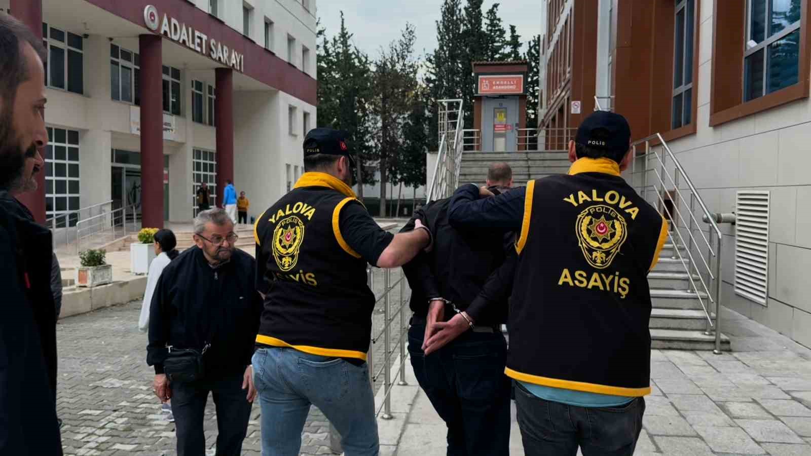 Yalova&rsquo;da sokak ortasında eşini &ouml;ld&uuml;ren zanlıya ağırlaştırılmış m&uuml;ebbet talebi
