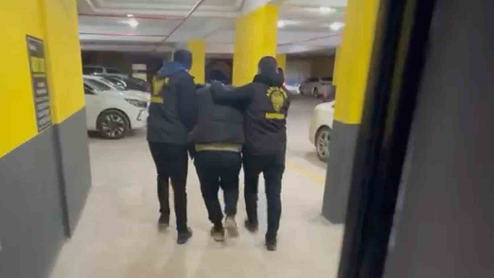 99 yıl kesinleşmiş hapis cezasıyla aranan şahıs Mersin&rsquo;de yakalandı
