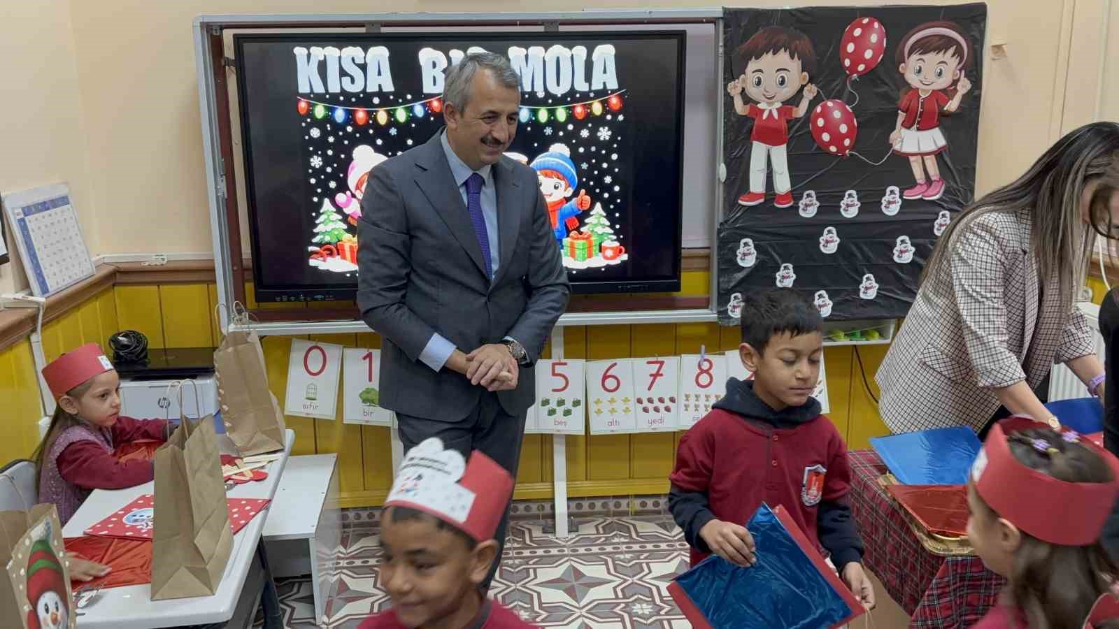 Vali Sezer&rsquo;den &ouml;ğrencilere "ekran" uyarısı
