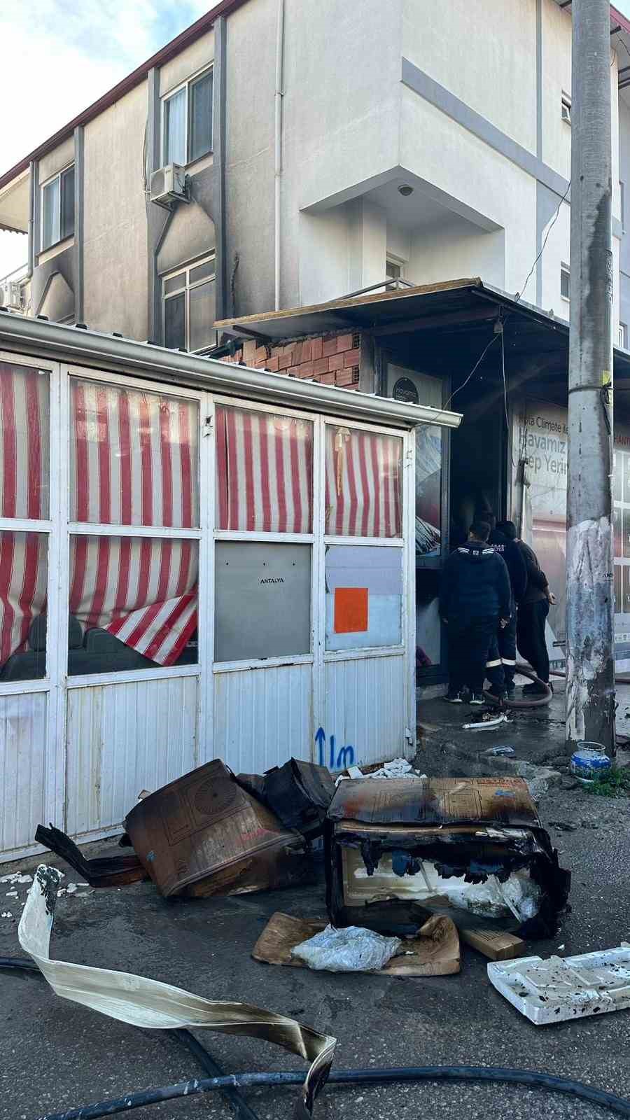 Aksu&rsquo;da iş yeri yangını korkuttu
