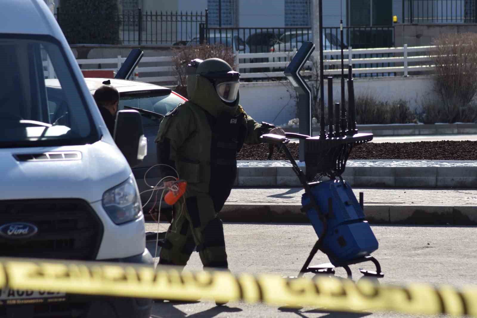 Karaman&rsquo;da f&uuml;nye ile patlatılan valiz boş &ccedil;ıktı
