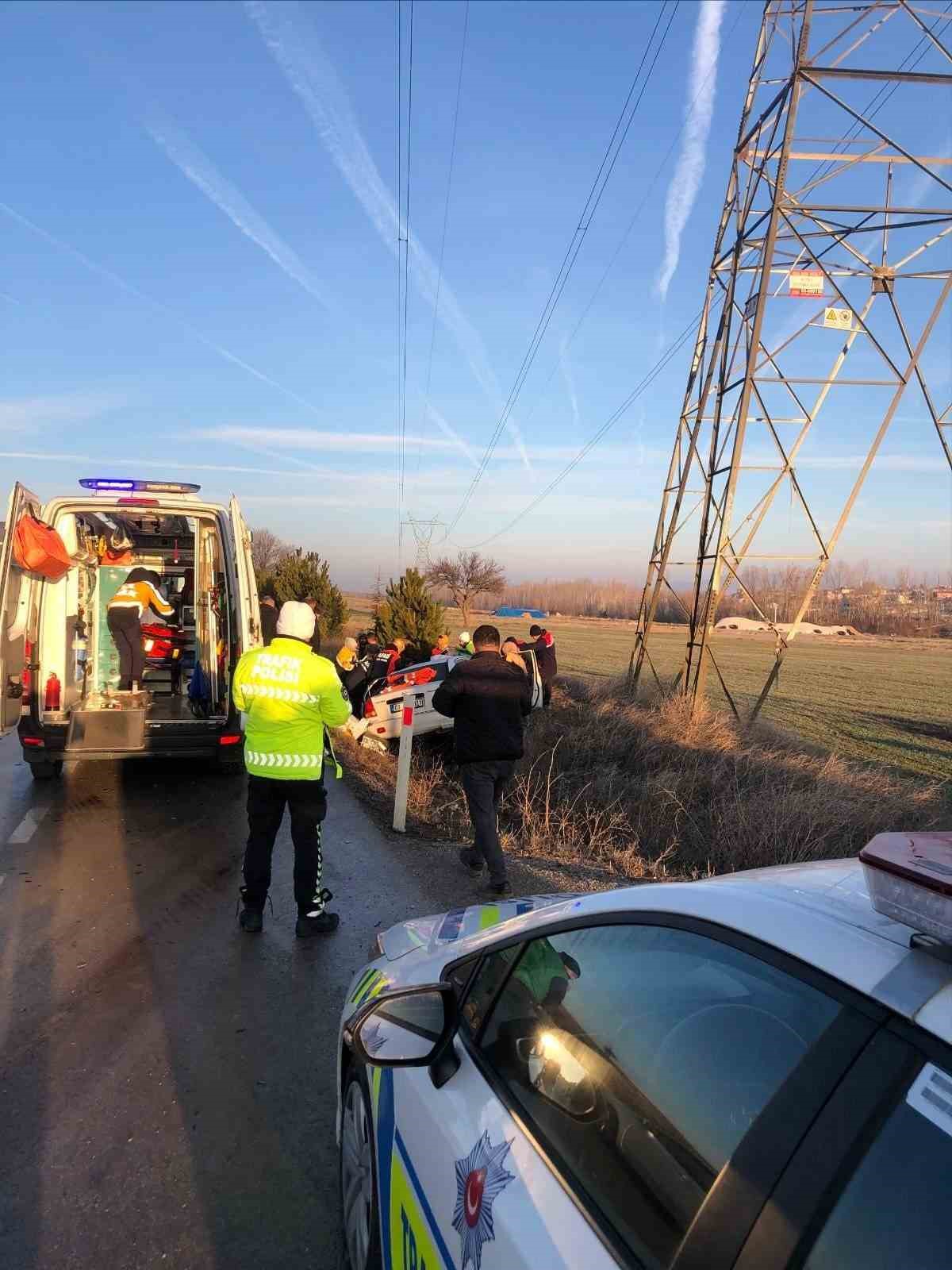 Kamyonla &ccedil;arpışan otomobil s&uuml;r&uuml;c&uuml;s&uuml; hayatını kaybetti
