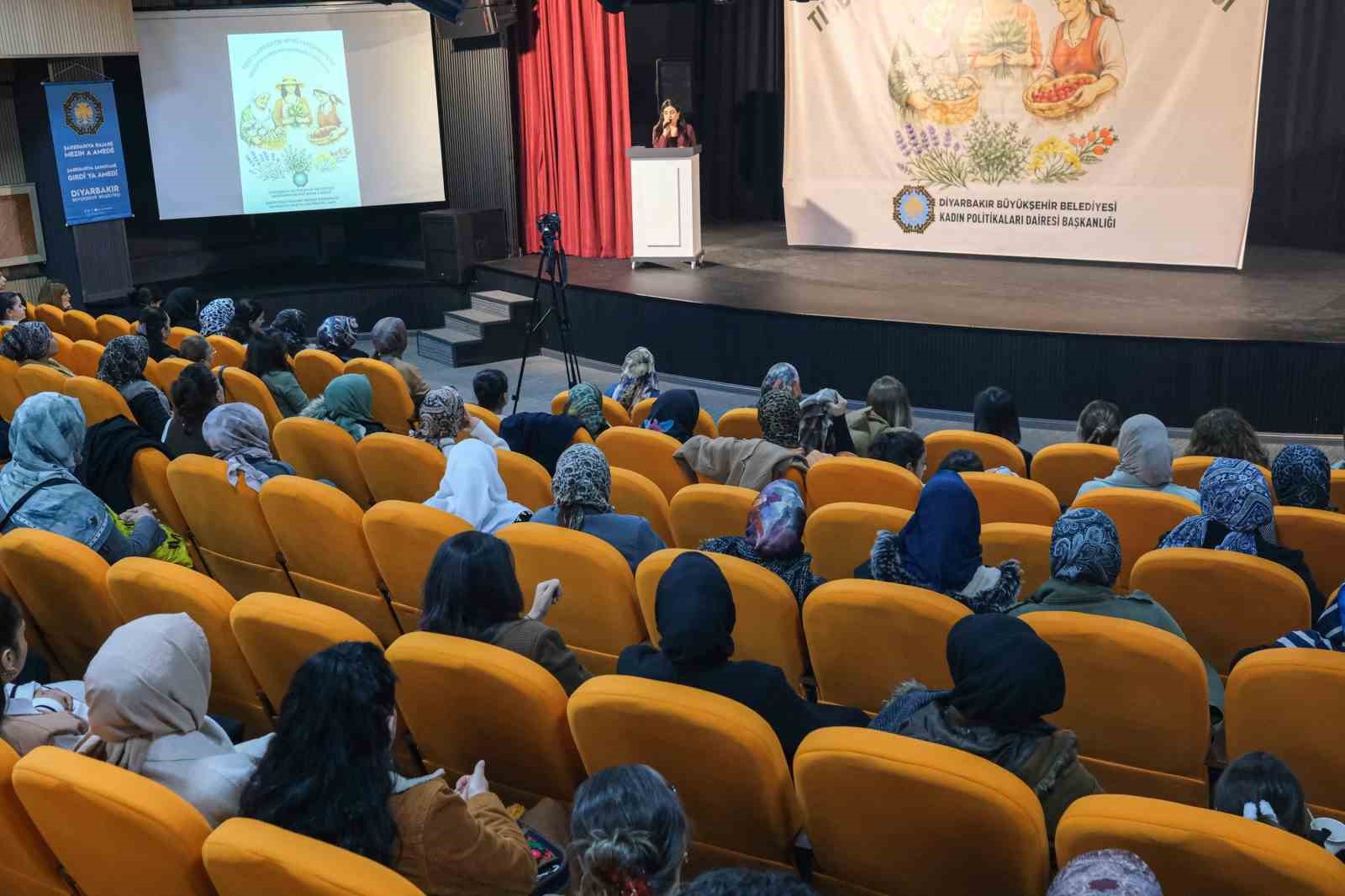 Tıbbi Aromatik Bitki At&ouml;lyesi kursiyerlerine sertifikaları verildi
