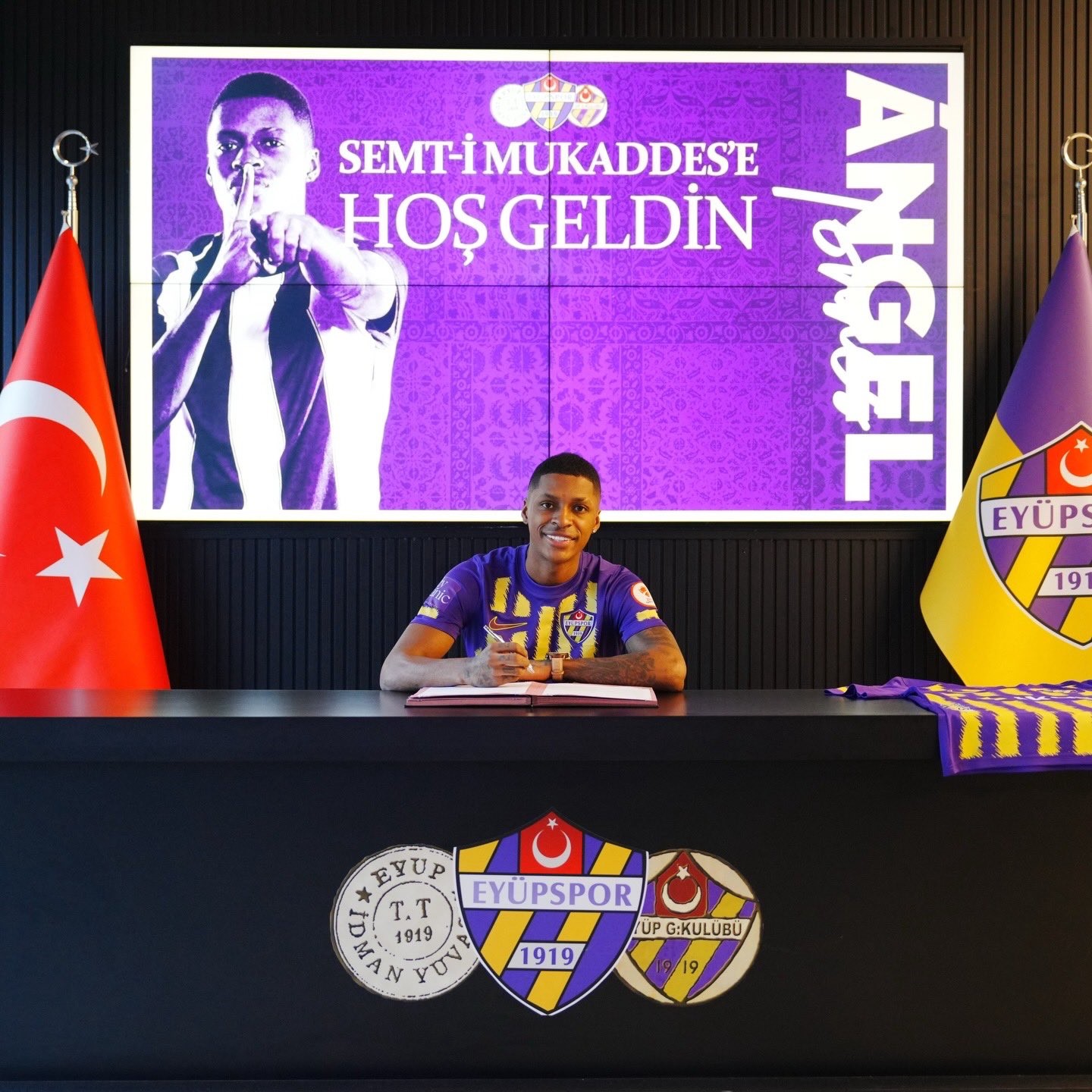 Ey&uuml;pspor, Angel Torres&rsquo;i kadrosuna kattı
