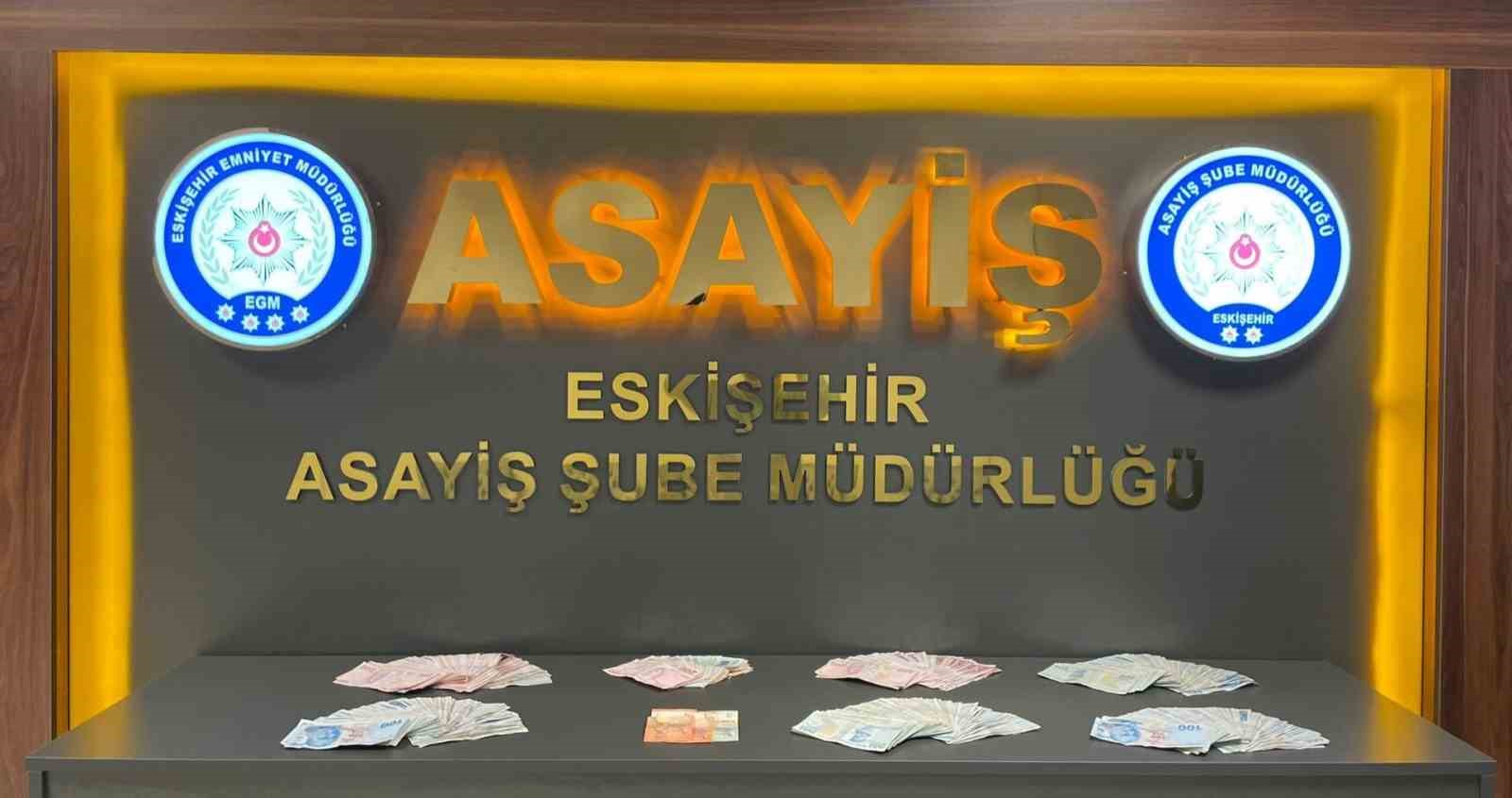 Vatandaşın 508 bin TL’lik ziynet eşyasını dolandıran şüpheli, Eskişehir girişinde yakalandı