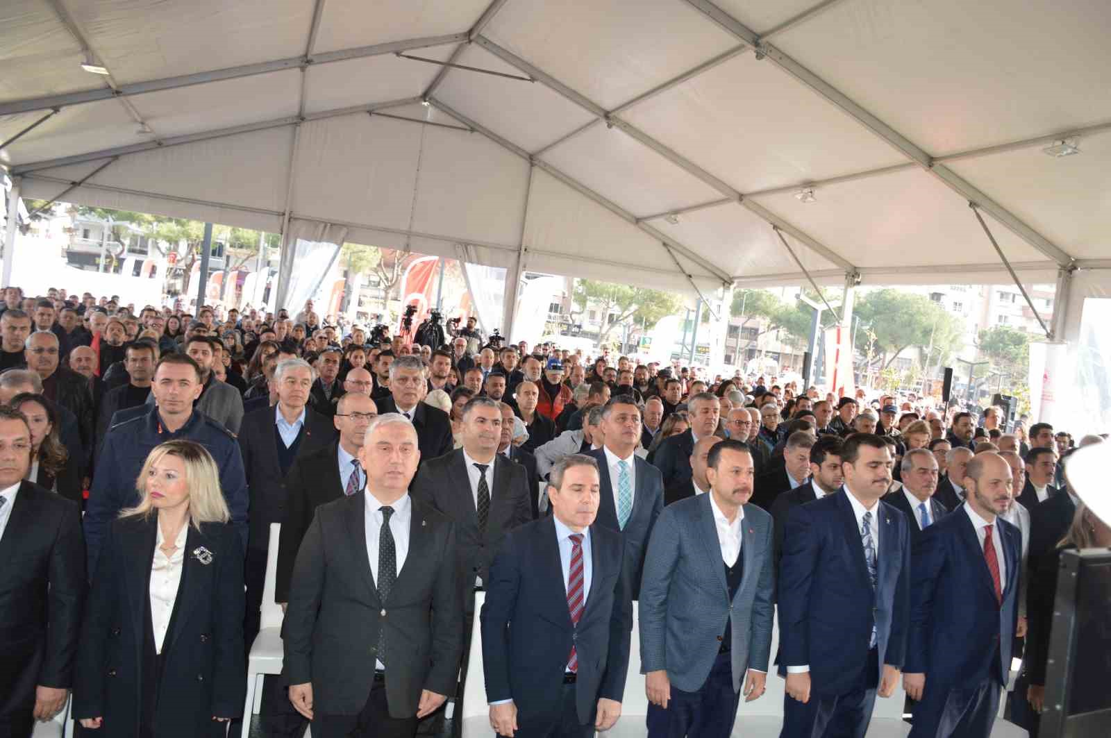 İzmir&rsquo;in ilk Millet Bah&ccedil;esi Bergama&rsquo;da a&ccedil;ıldı
