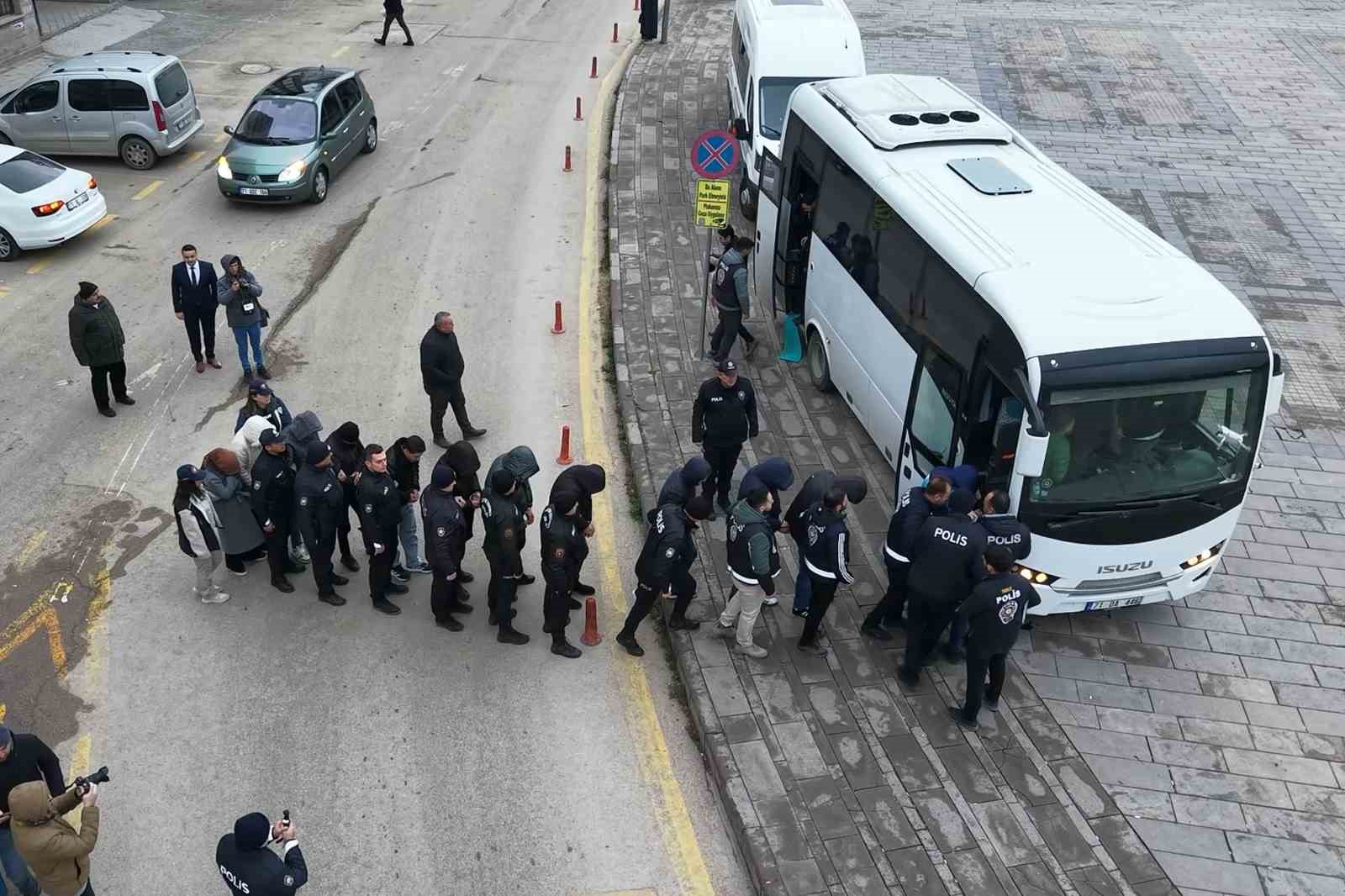 Kırıkkale merkezli yasa dışı bahis operasyonunda 14 ş&uuml;pheli tutuklandı
