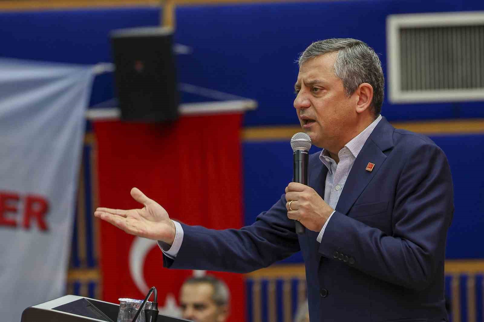 CHP Genel Başkanı &Ouml;zel: "&Uuml;lkenin ana g&uuml;ndemi emeklinin sesinin duyurulmasıdır"
