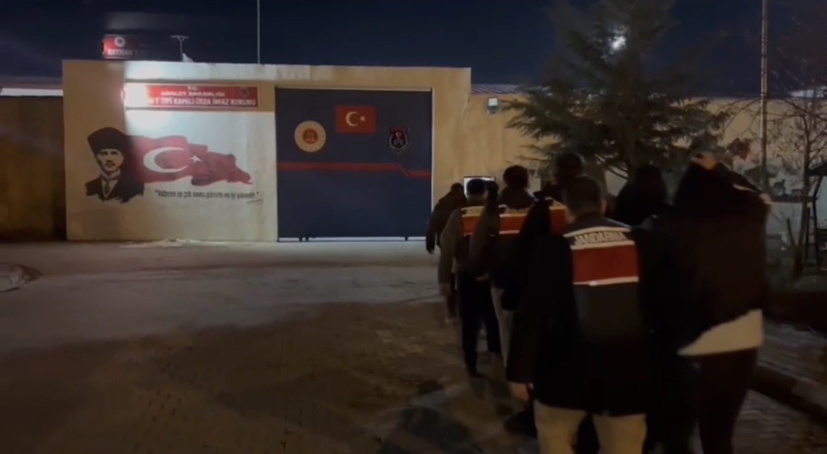 Batman&rsquo;da jandarmandan yasadışı bahise dev operasyon
