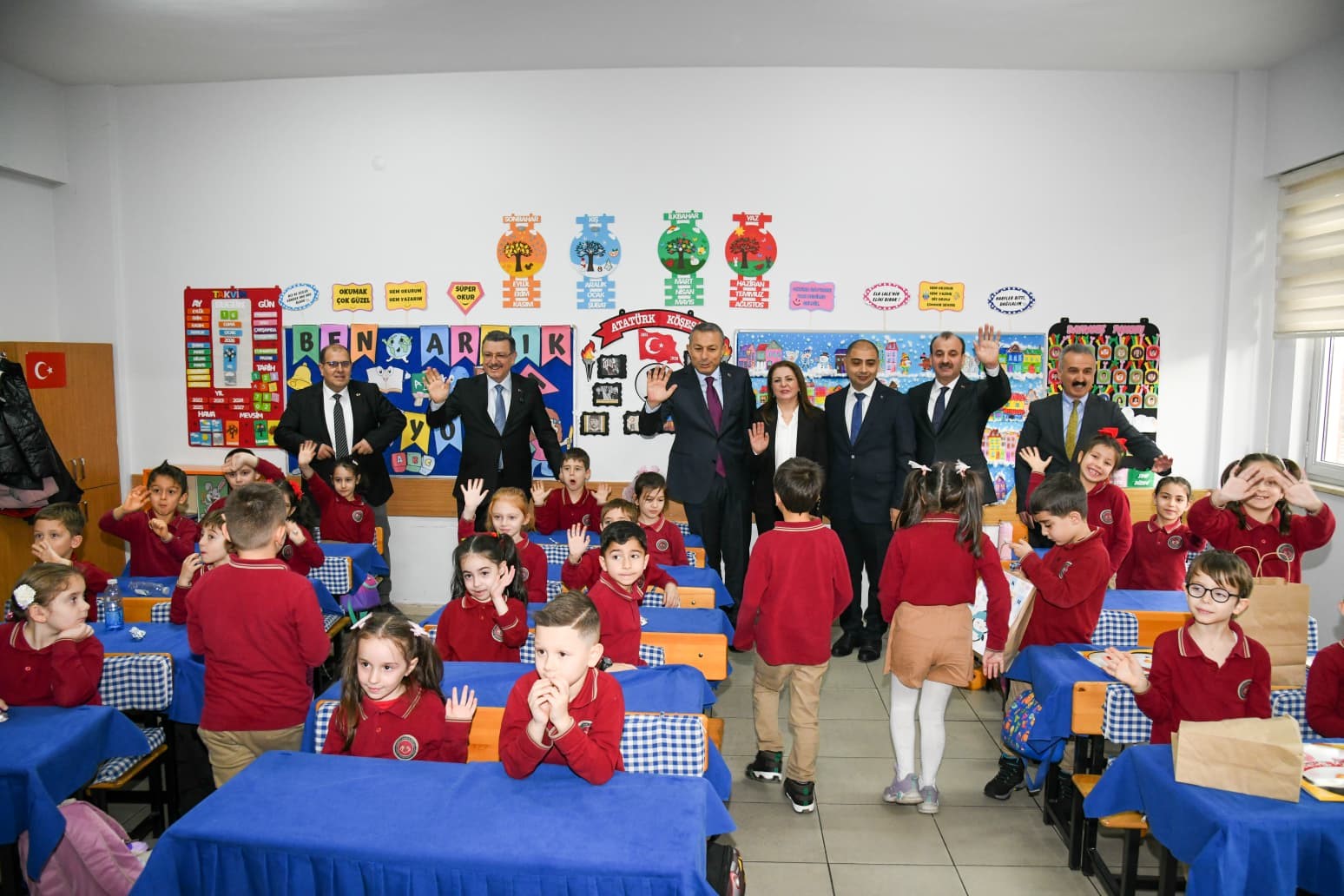 Başkan Gen&ccedil;, &ouml;ğrencilerin karne heyecanına ortak oldu
