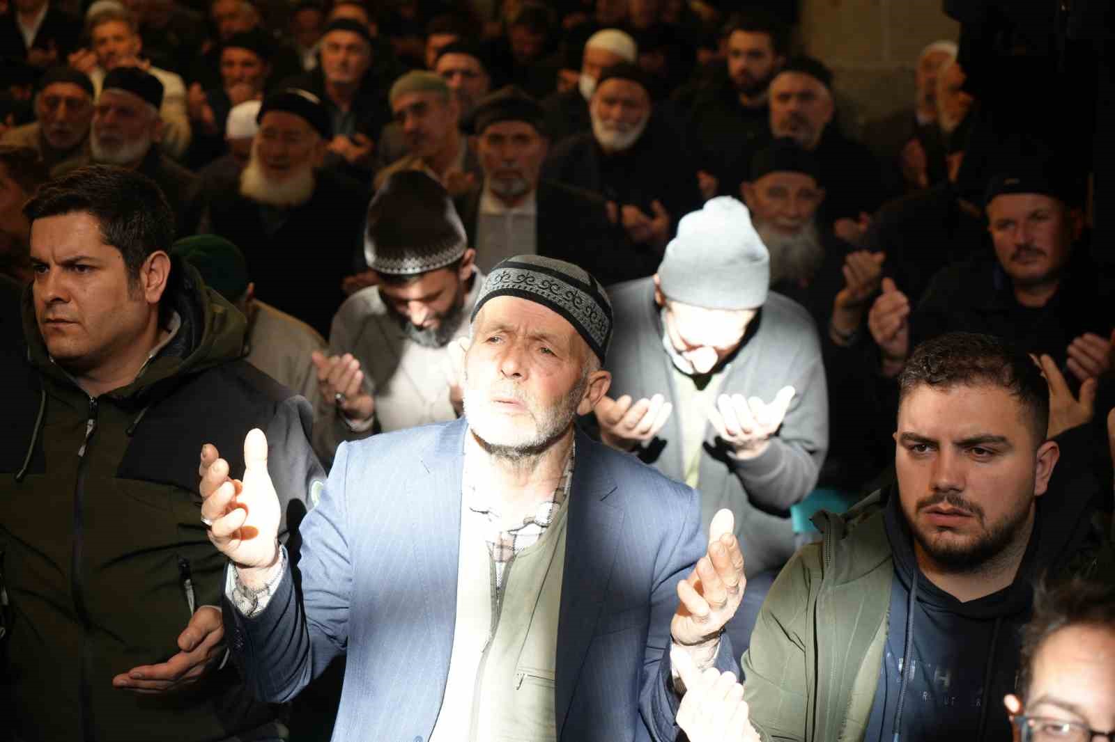 Beş asırlık 1001 Hatim geleneğinin duası gerçekleştirildi