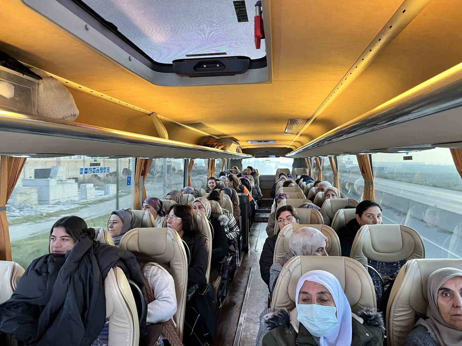 İzmir B&uuml;y&uuml;kşehir&rsquo;den Bayındırlı kadınlara festival s&uuml;rprizi: 150 kadın festivale taşındı
