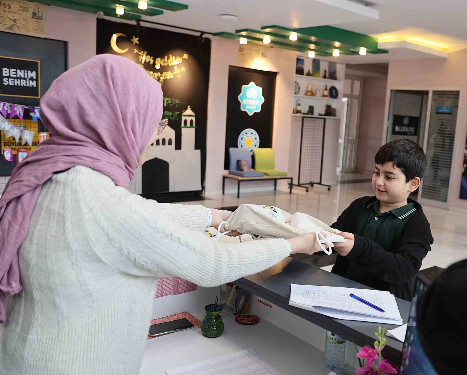 Konya B&uuml;y&uuml;kşehir &ccedil;ocukları ilk oru&ccedil; hediyesiyle sevindirecek
