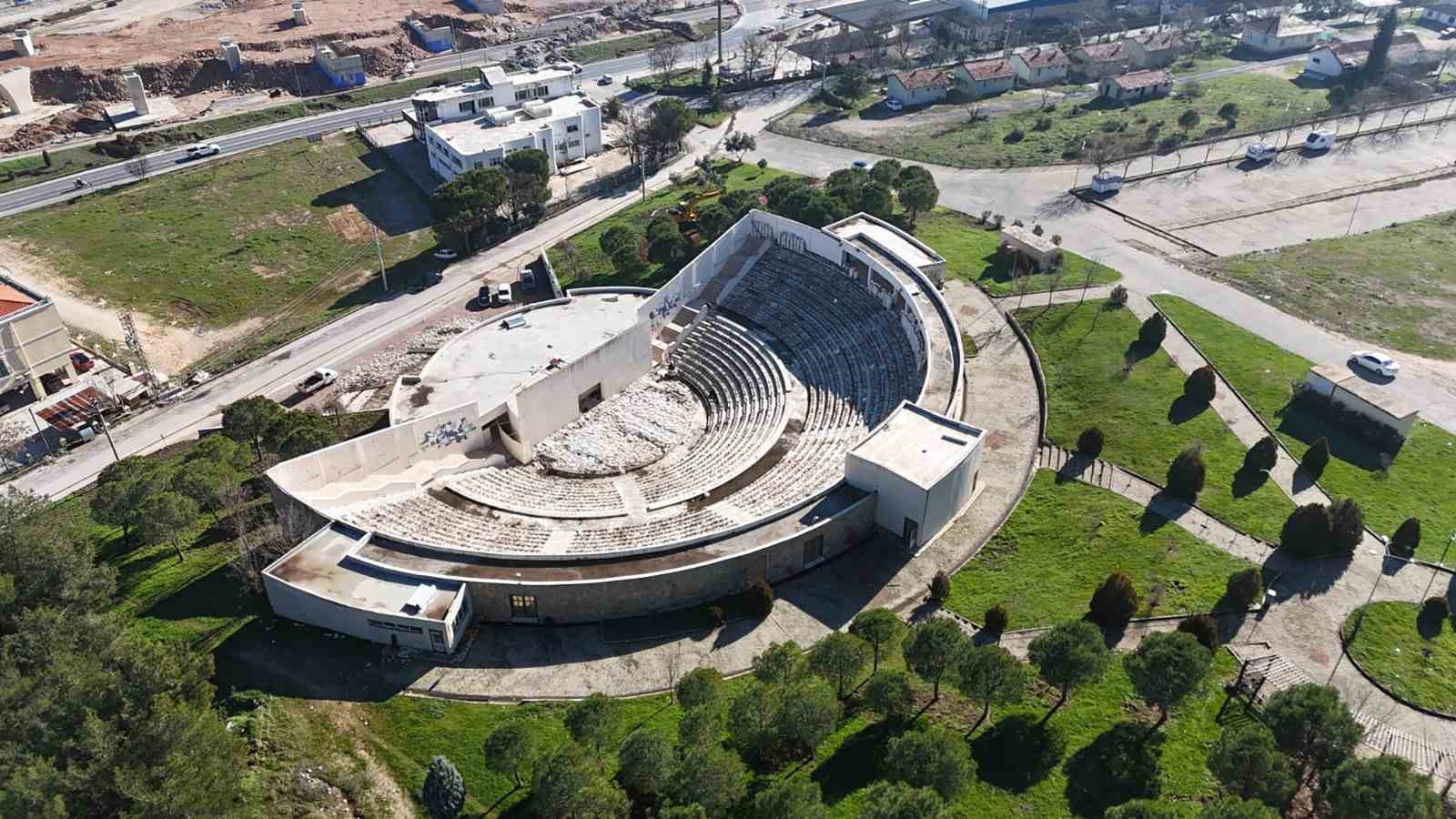 Şadan Gökovalı Açık Hava Tiyatrosu çağdaş bir yapıya kavuşuyor