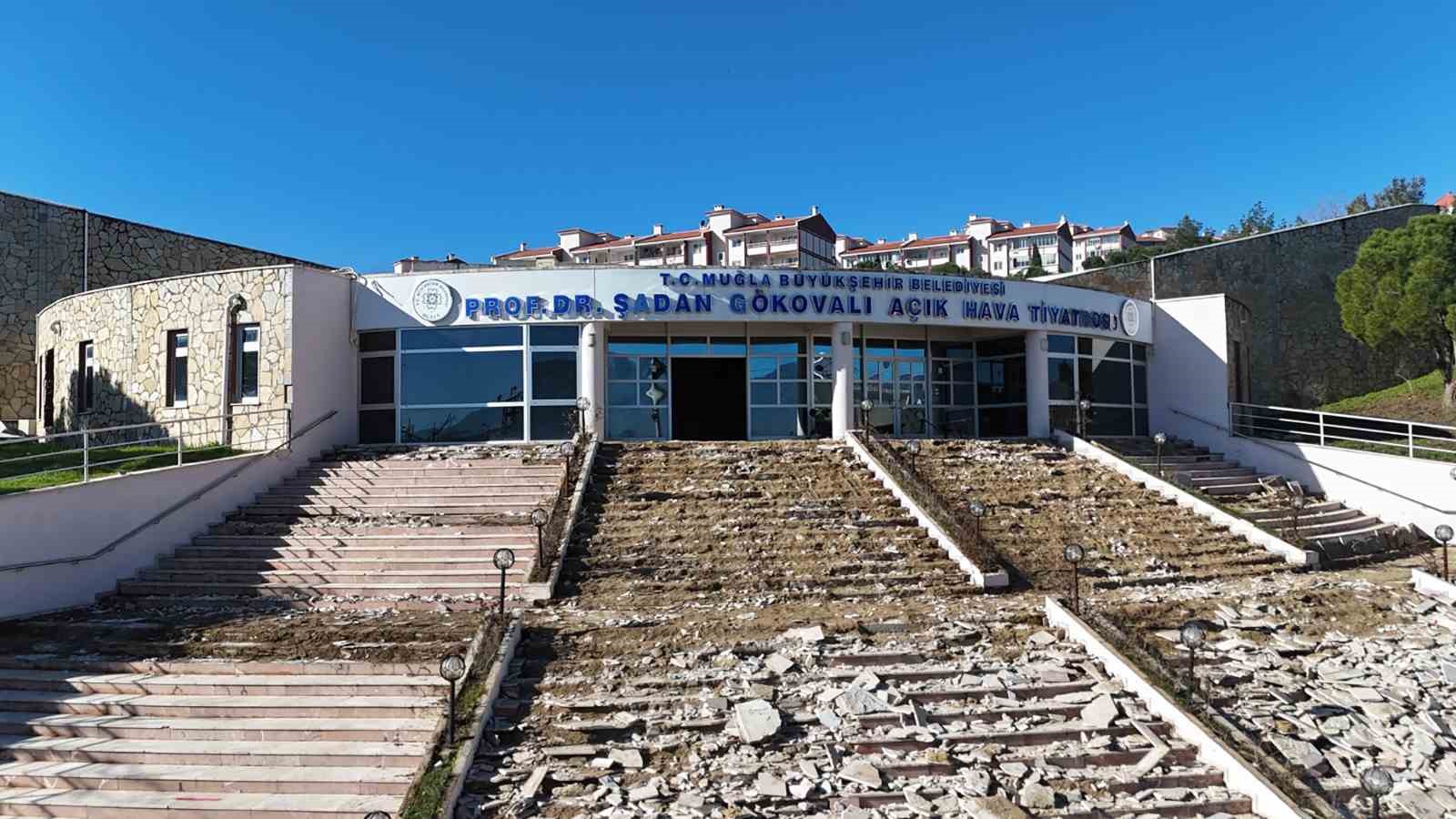 Şadan G&ouml;kovalı A&ccedil;ık Hava Tiyatrosu &ccedil;ağdaş bir yapıya kavuşuyor
