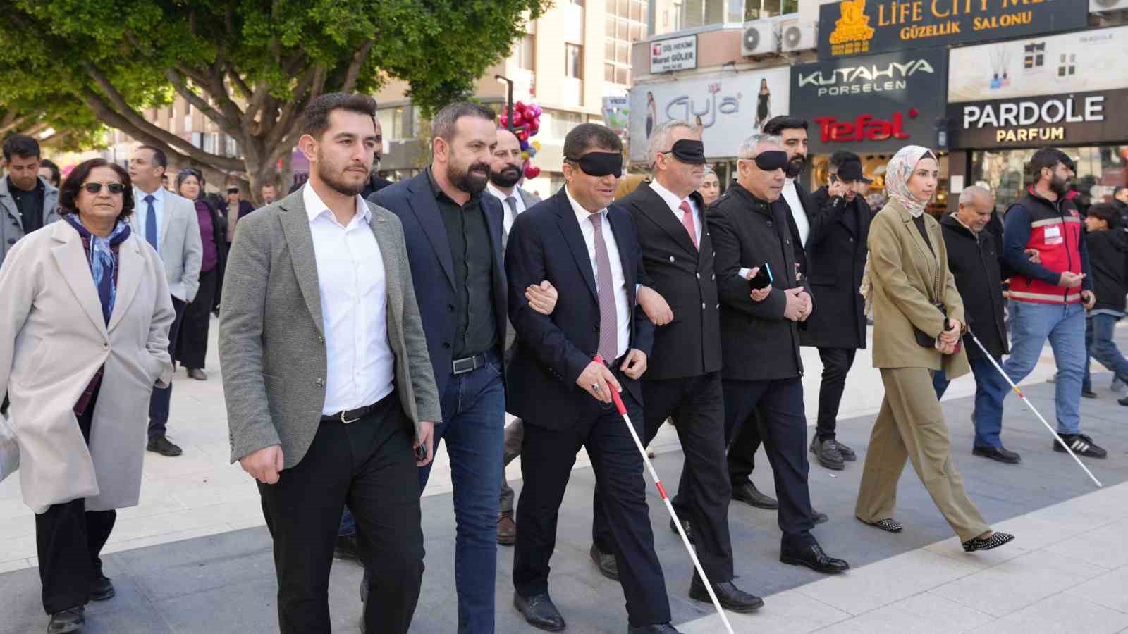 Tarsus&rsquo;ta Beyaz Baston Haftası&rsquo;nda farkındalık y&uuml;r&uuml;y&uuml;ş&uuml;
