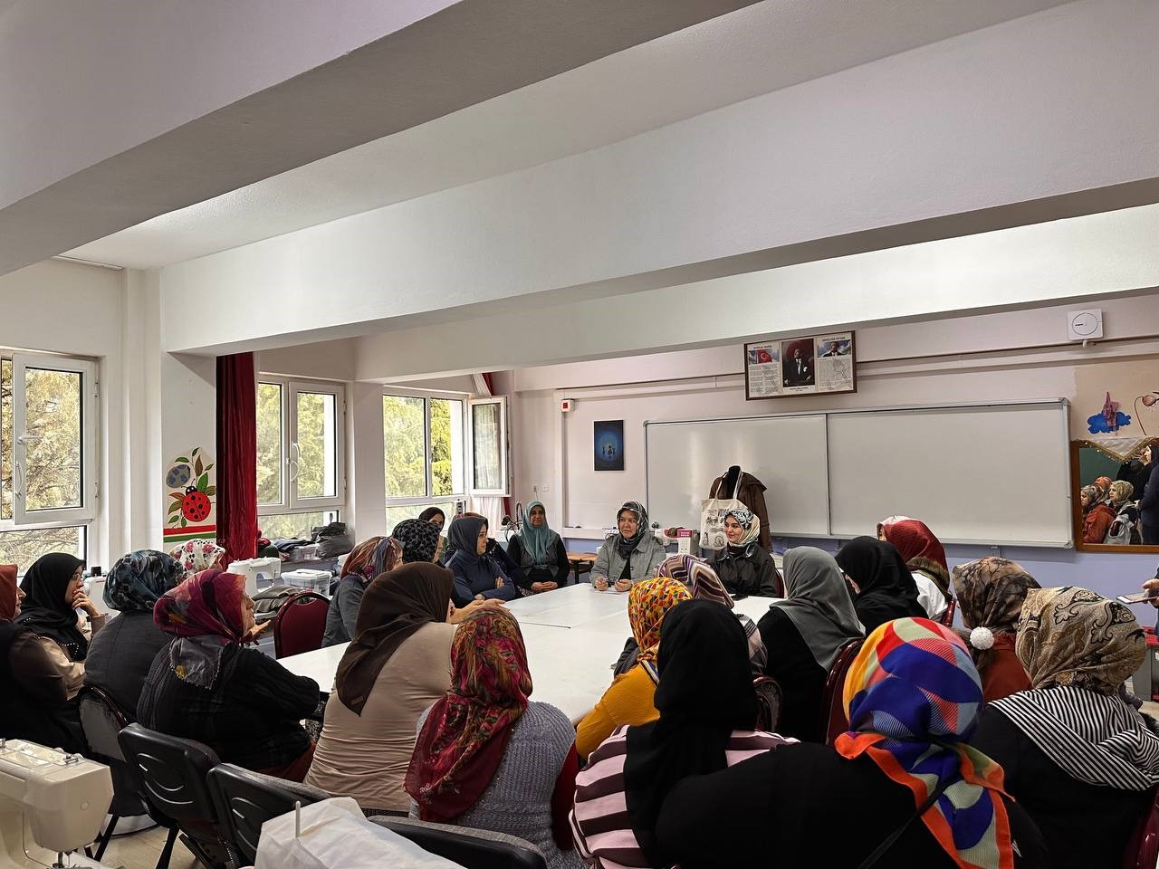 Kırsaldaki kadınlara aile i&ccedil;i iletişim desteği: Uzmanlar il&ccedil;e il&ccedil;e dolaşıyor
