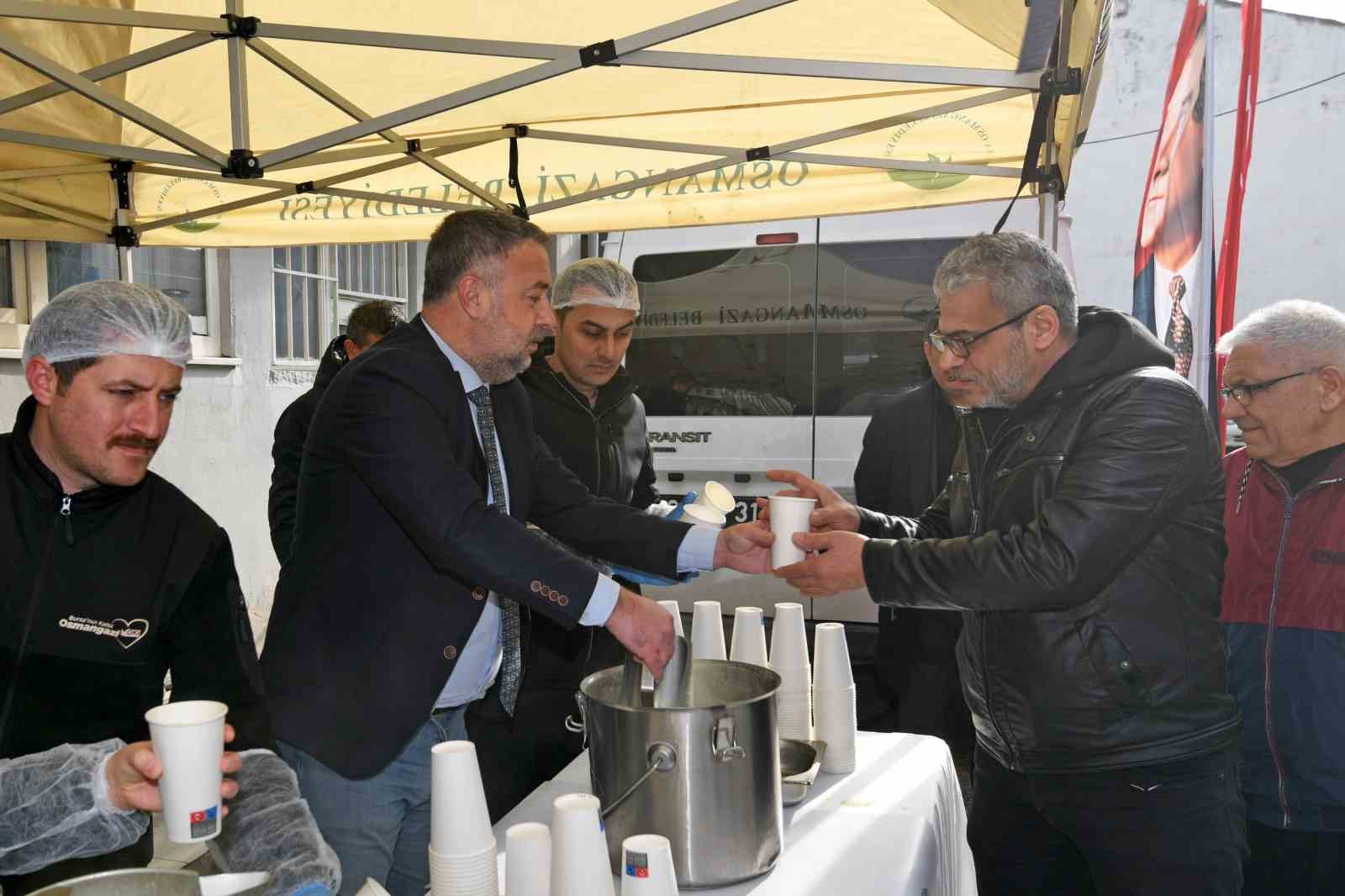 Osmangazi&rsquo;de cuma bereketi vatandaşlarla paylaşıldı
