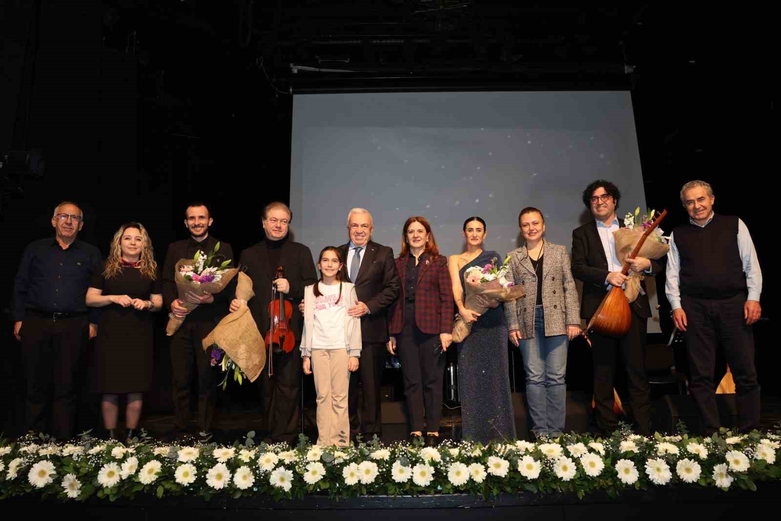 N&acirc;zım Hikmet 124. yaşında Nil&uuml;fer&rsquo;de konserle anıldı
