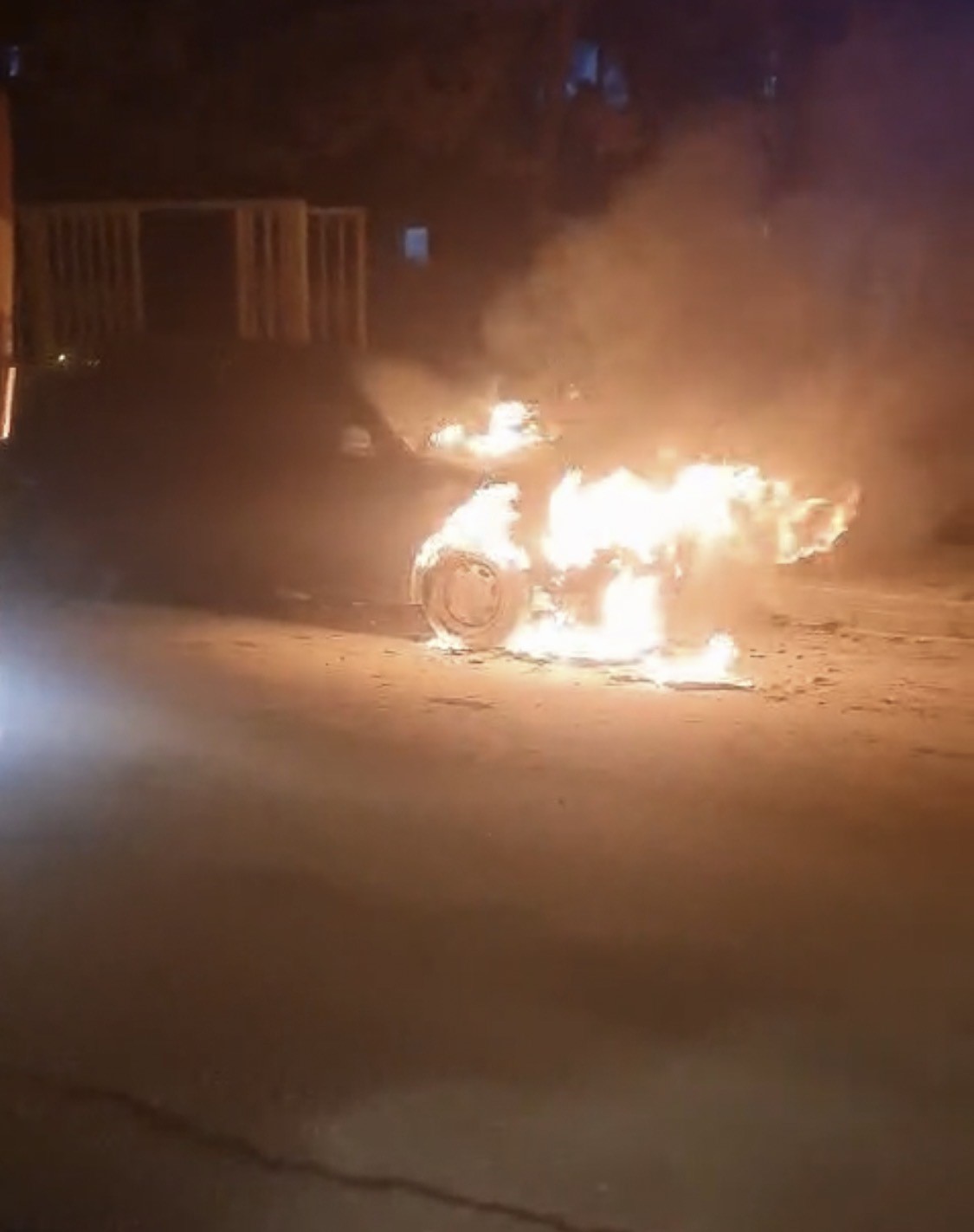 Batman&rsquo;da park halindeyken yanan otomobil kullanılamaz hale geldi
