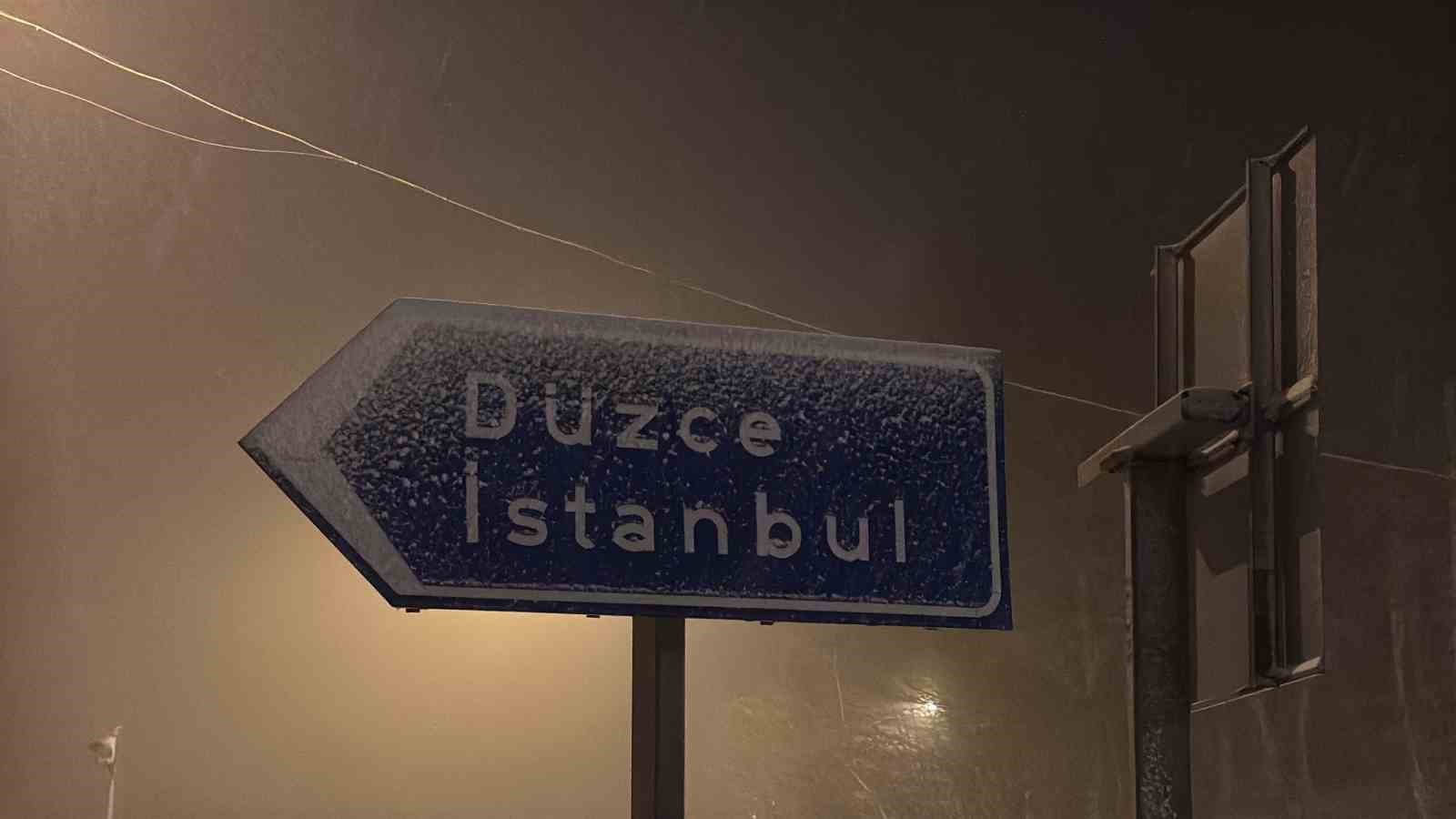 Bolu Dağı ge&ccedil;işinde kar yağışı başladı
