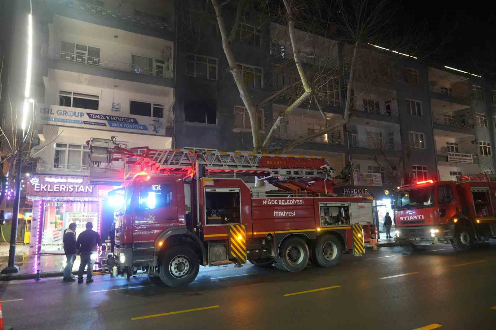 Niğde&rsquo;de apartman dairesindeki ofiste yangın &ccedil;ıktı

