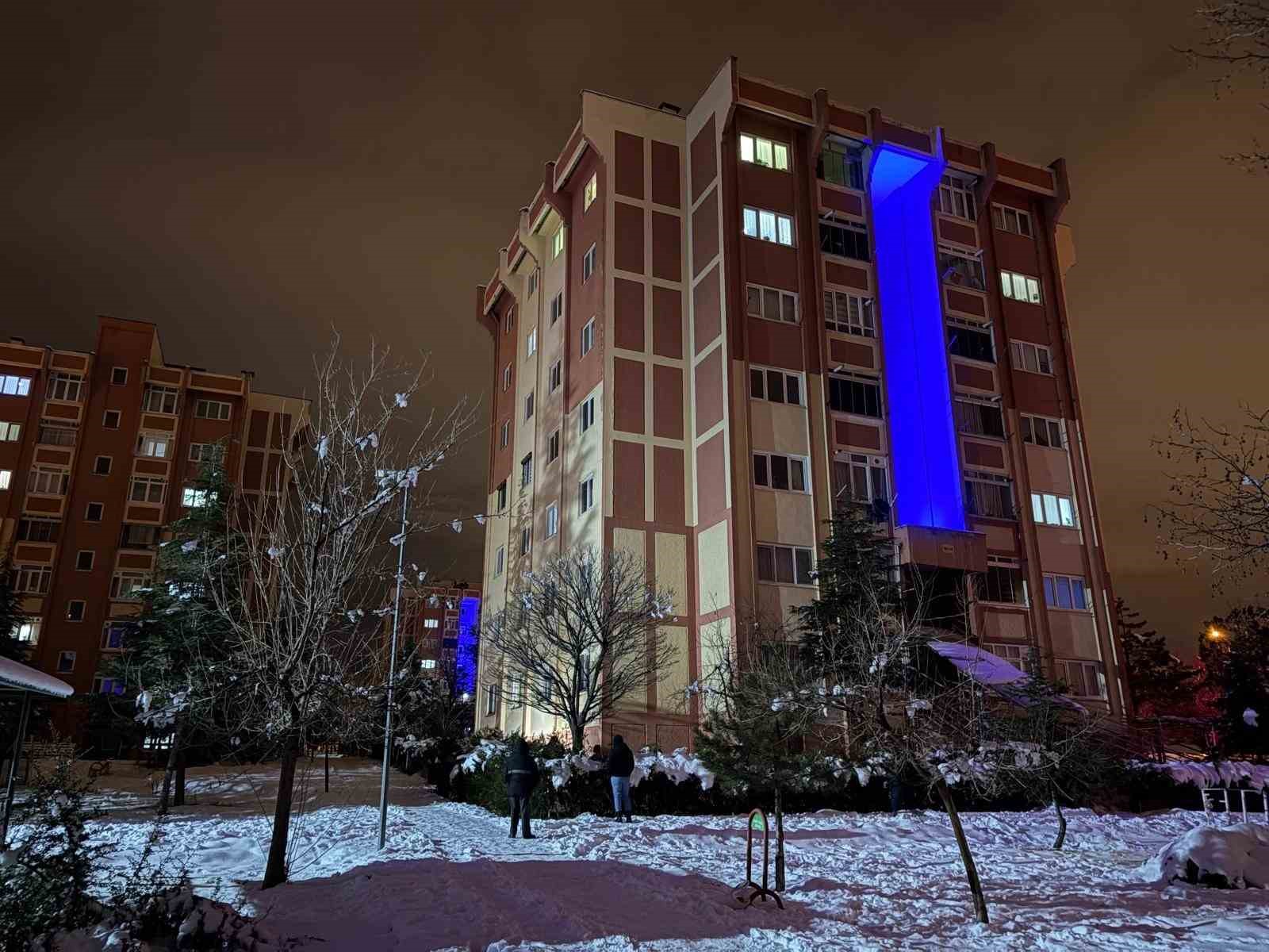 Karnesinde 3 zayıfı olan lise 1 öğrencisi, yaşamına son verdi
