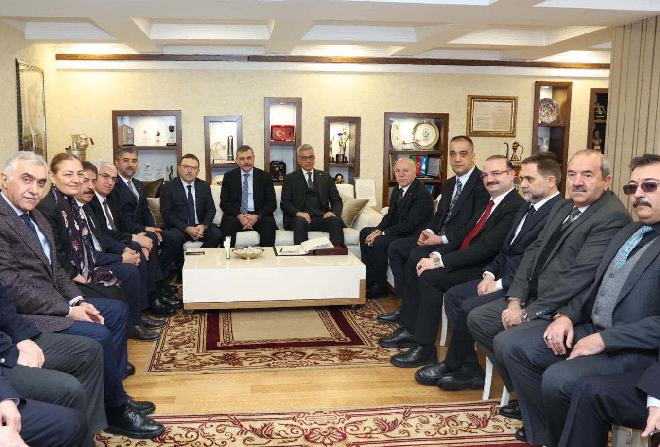 Bakan Memişoğlu ve Rekt&ouml;r Hacım&uuml;ft&uuml;oğlu bir arada: Sağlık yatırımları ve &uuml;niversite projelerine tam destek
