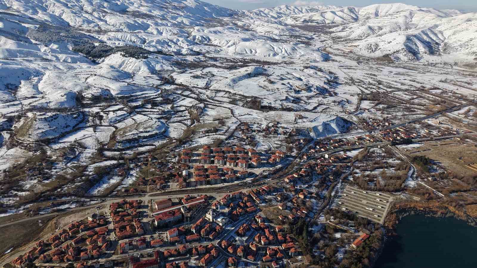 Doğu Anadolu&rsquo;da kar, Avrupa manzaralarını anımsatıyor
