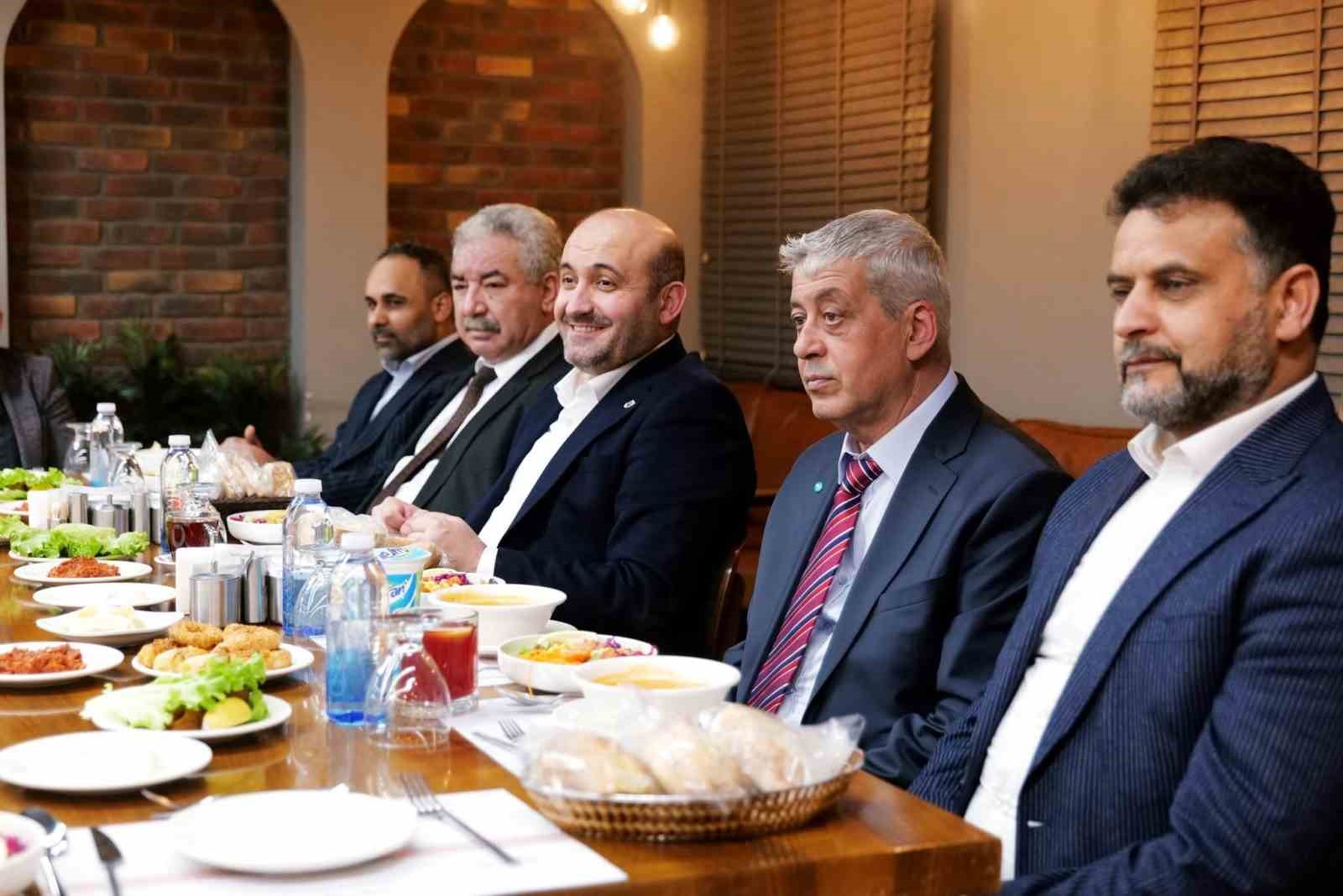 AK Parti Eskişehir İl Başkanı Albayrak’tan Demirspor’a moral yemeği