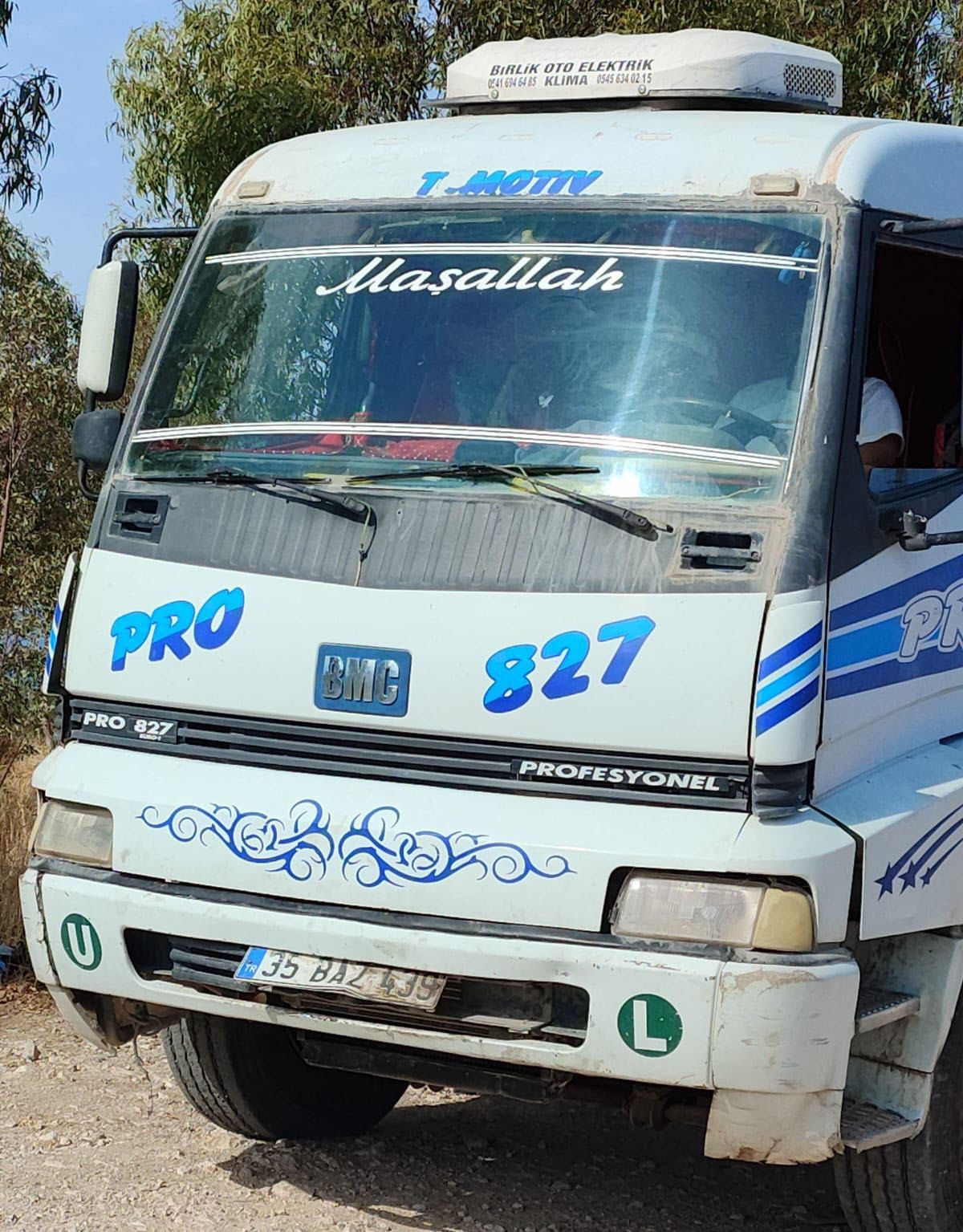 Hem ka&ccedil;ak moloz d&ouml;kt&uuml;, hem ehliyetsiz, hem de polise direndi
