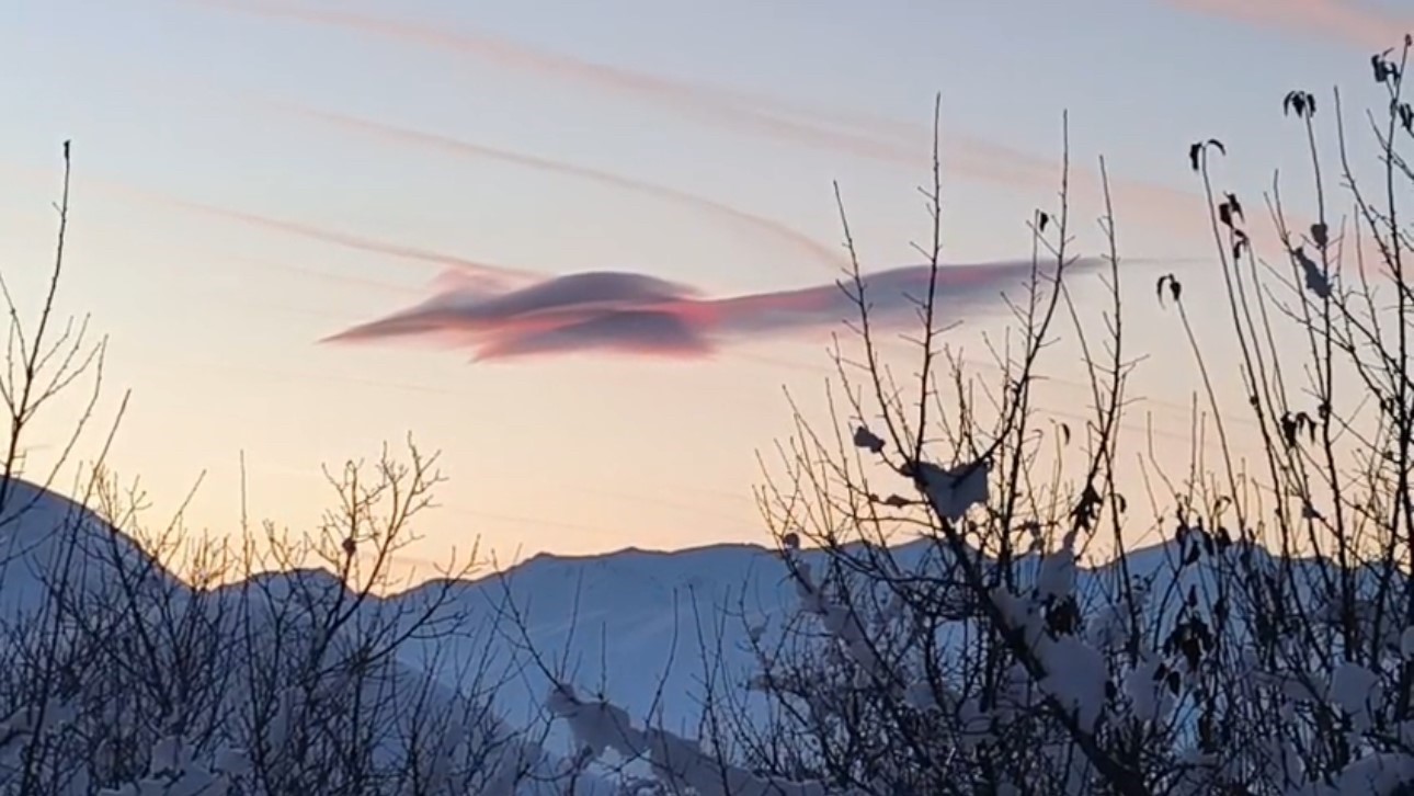 Y&uuml;ksekova&rsquo;da g&ouml;ky&uuml;z&uuml;nde doğa ş&ouml;leni: Bir bulut onlarca sil&uuml;et
