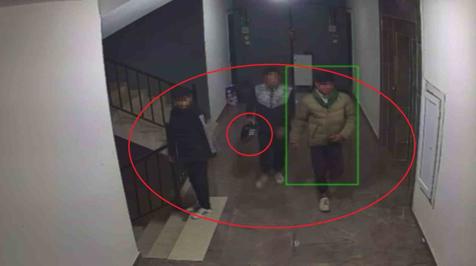 Daire önündeki ayakkabıları çaldılar