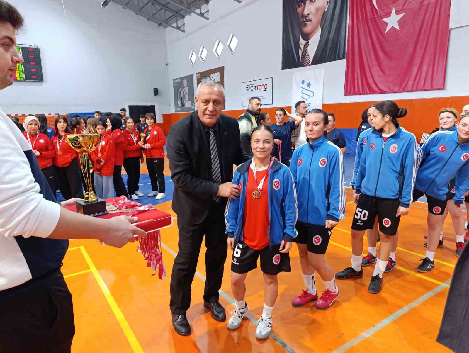 2025-2026 Okul Sporları Genç Kızlar Futsal Müsabakaları tamamlandı