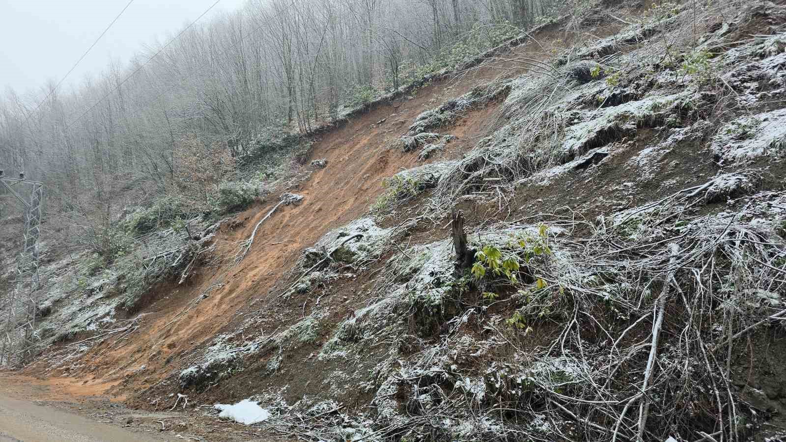 Fındıklıaksu köyünde heyelanların ardı arkası kesilmiyor