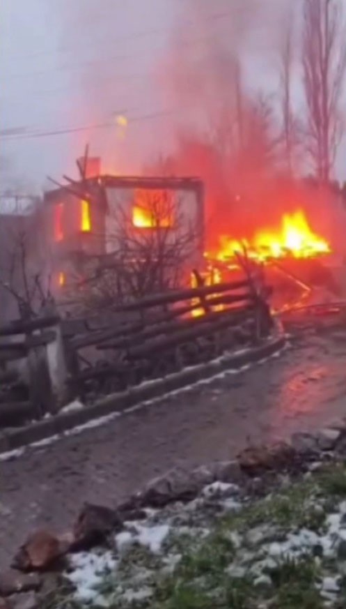 Sinop&rsquo;ta iki katlı k&ouml;y evi yanarak k&uuml;l oldu

