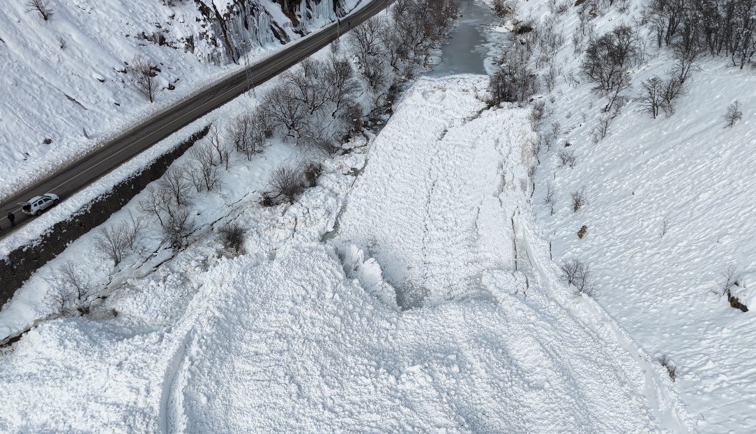İl &Ouml;zel İdaresi&rsquo;nden P&uuml;l&uuml;m&uuml;r-Kocatepe yolunda yoğun mesai
