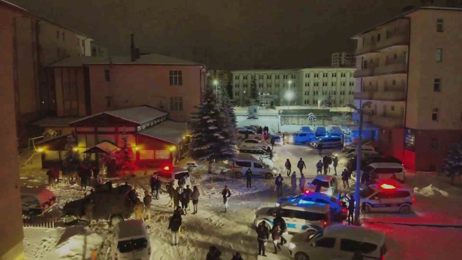 Sivas merkezli siber dolandırıcılık operasyonu, 18 ş&uuml;pheliden 11&rsquo;i tutuklandı
