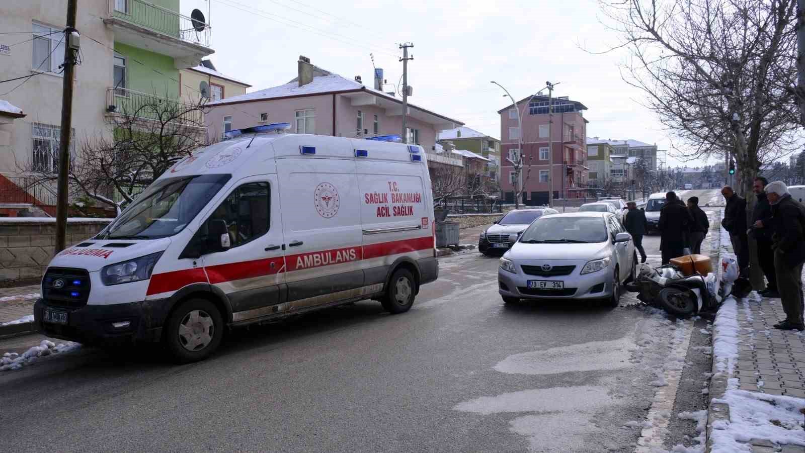 Karaman&rsquo;da otomobille motokurye &ccedil;arpıştı: 1 yaralı
