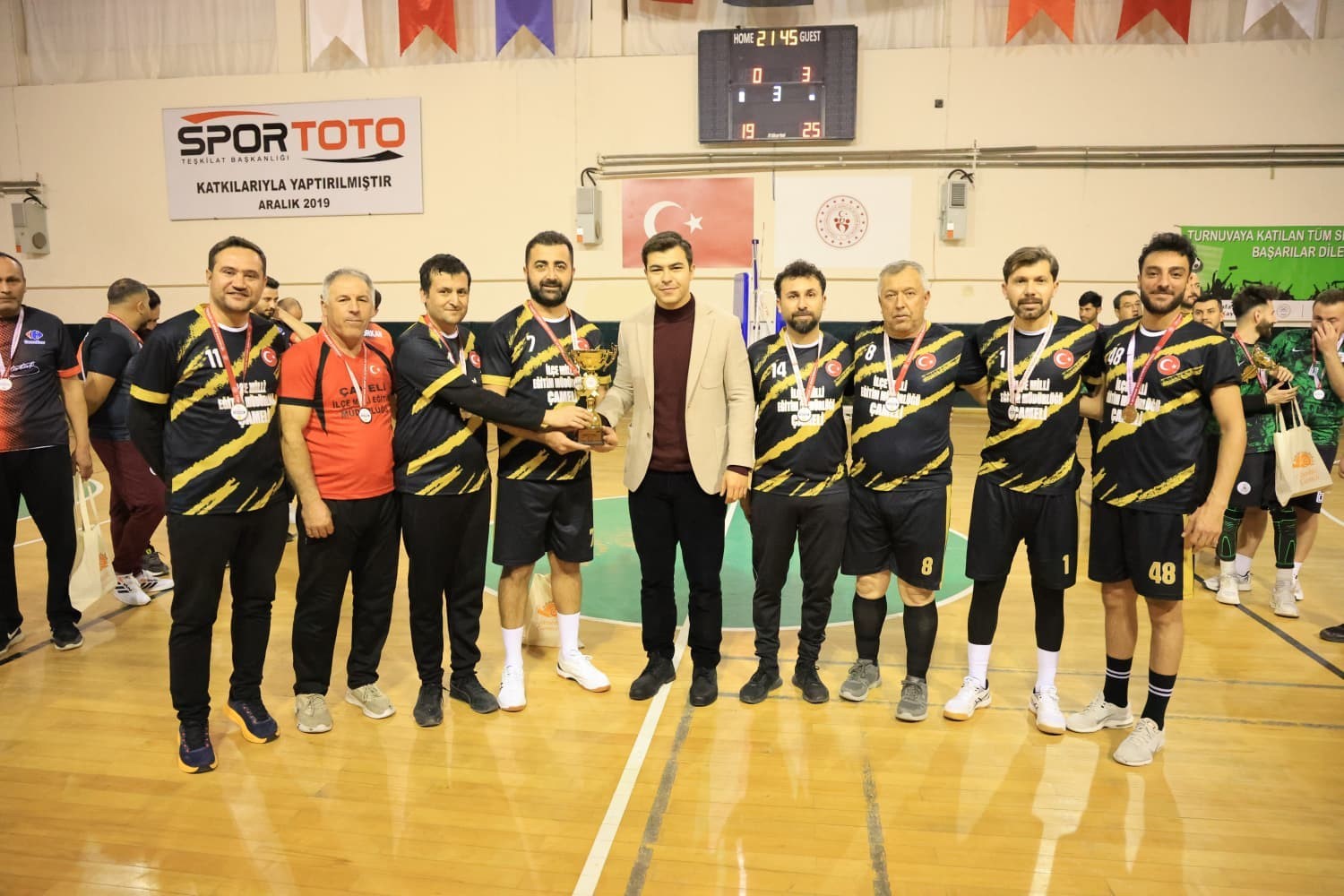 &Ccedil;ameli&rsquo;de Kurumlar ve Mahalleler Arası Voleybol Turnuvası sona erdi
