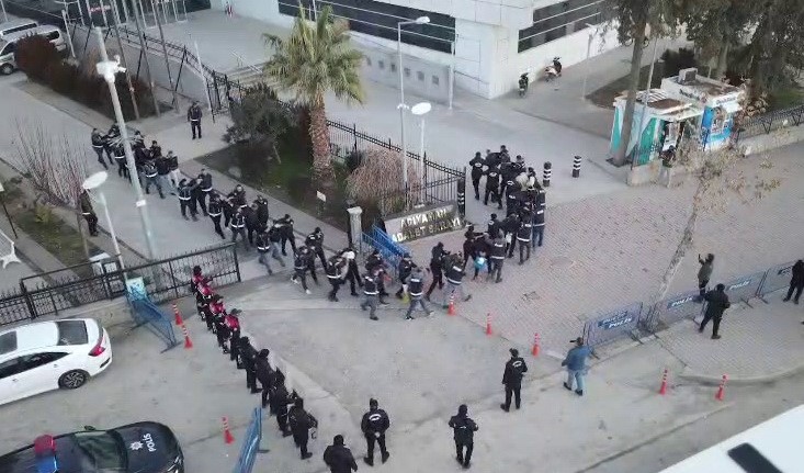 Operasyonda g&ouml;zaltına alınan 21 şahıstan 14&rsquo;&uuml; tutuklandı
