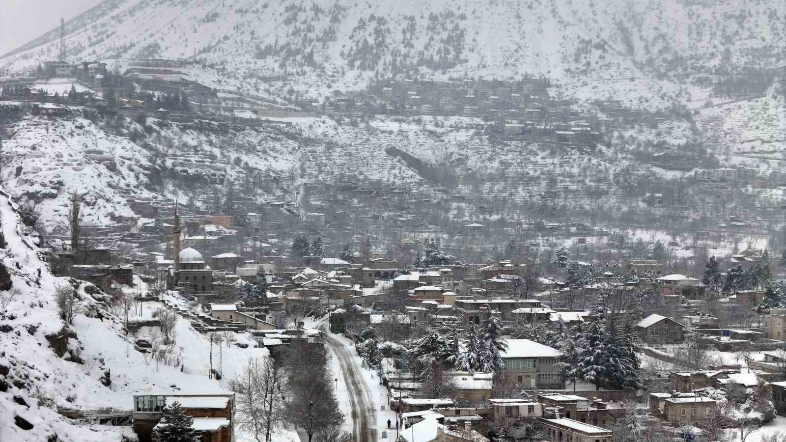 Kayseri&rsquo;de kar yağışı etkili oldu
