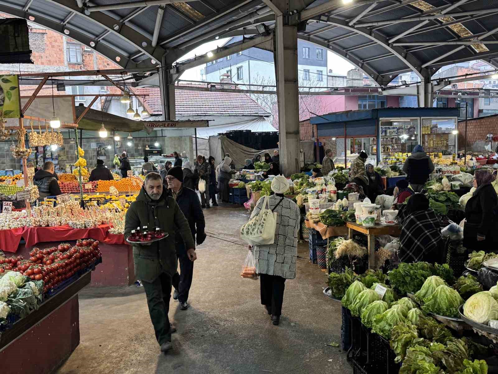 Halk pazarında fiyatlar market fiyatlarının altında kaldı
