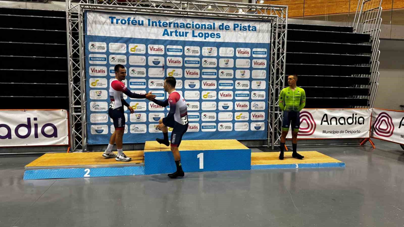 Milli bisiklet&ccedil;iler Portekiz&rsquo;de k&uuml;rs&uuml;y&uuml; paylaştı
