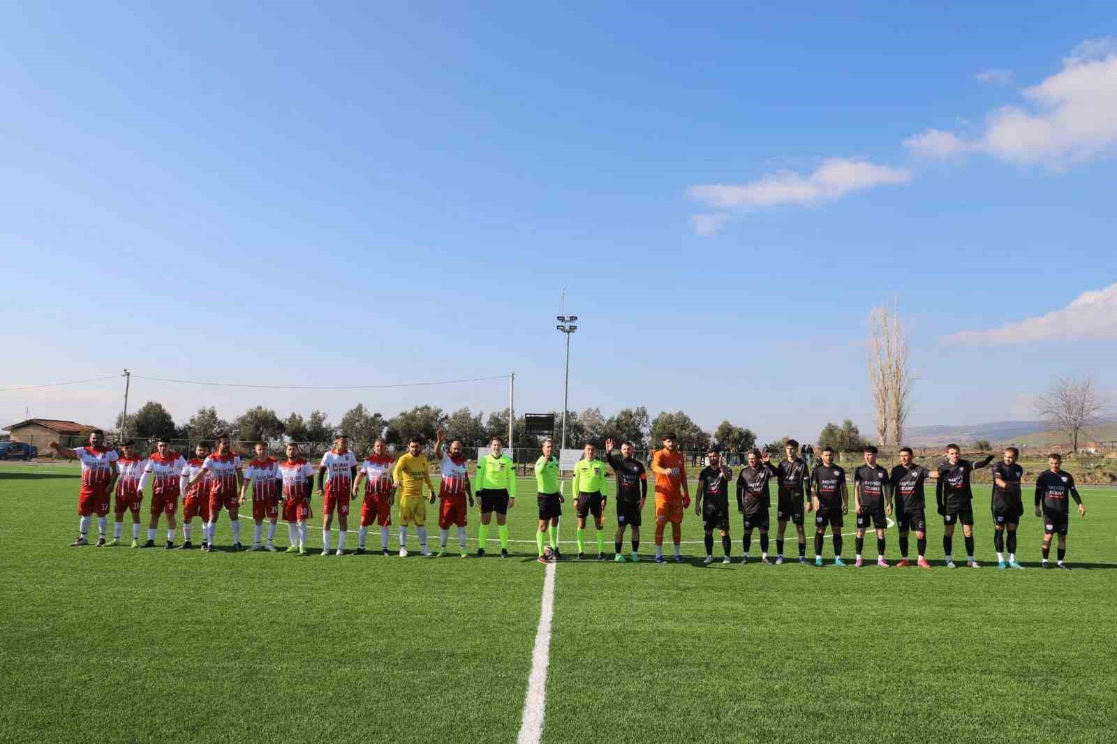 Selendi Belediyespor şampiyonluğa koşuyor
