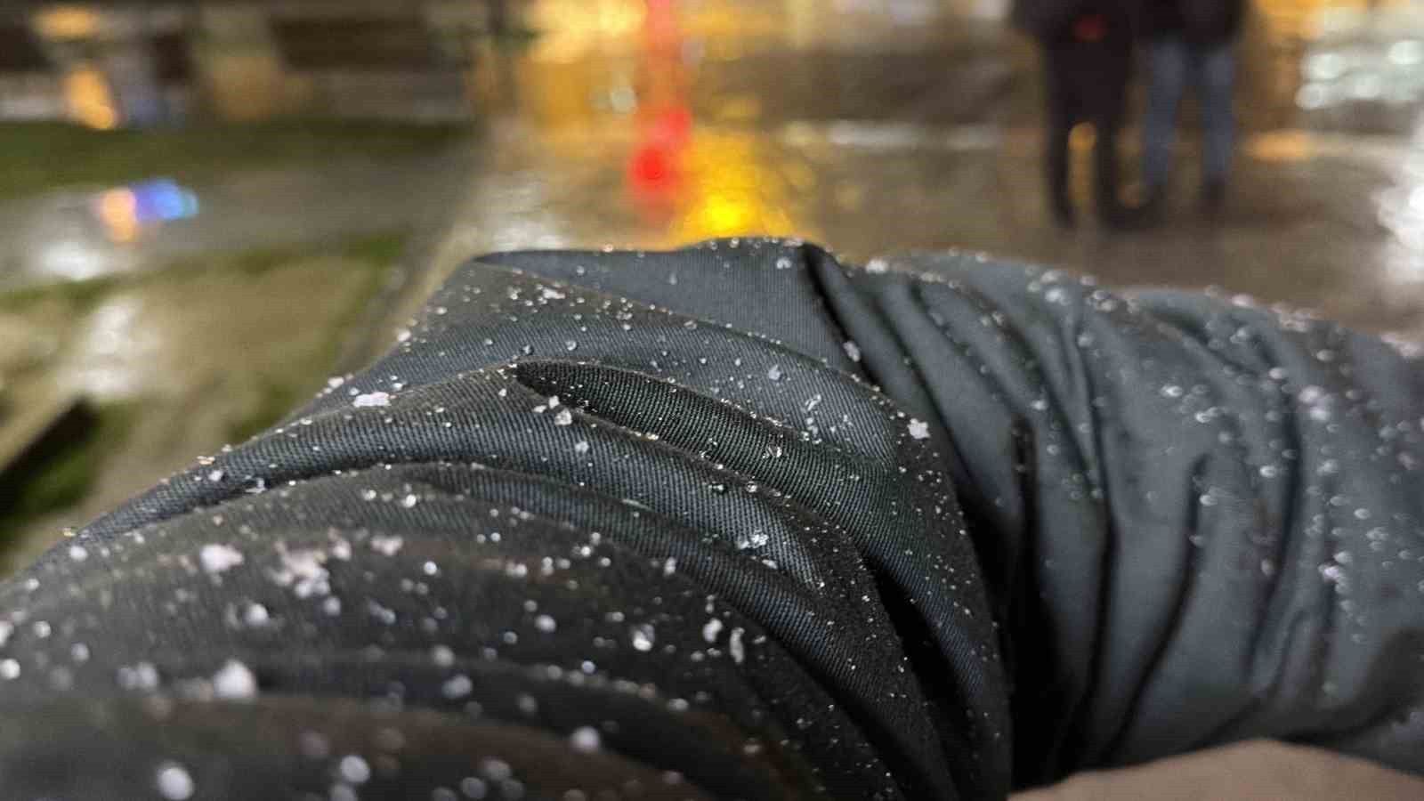 Düzce’de beklenen kar yağışı başladı